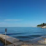 Nyaraló In Pore With Swimming Pool