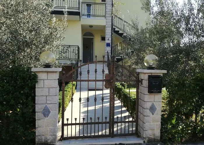 Σπίτι διακοπών In Pore With Swimming Pool